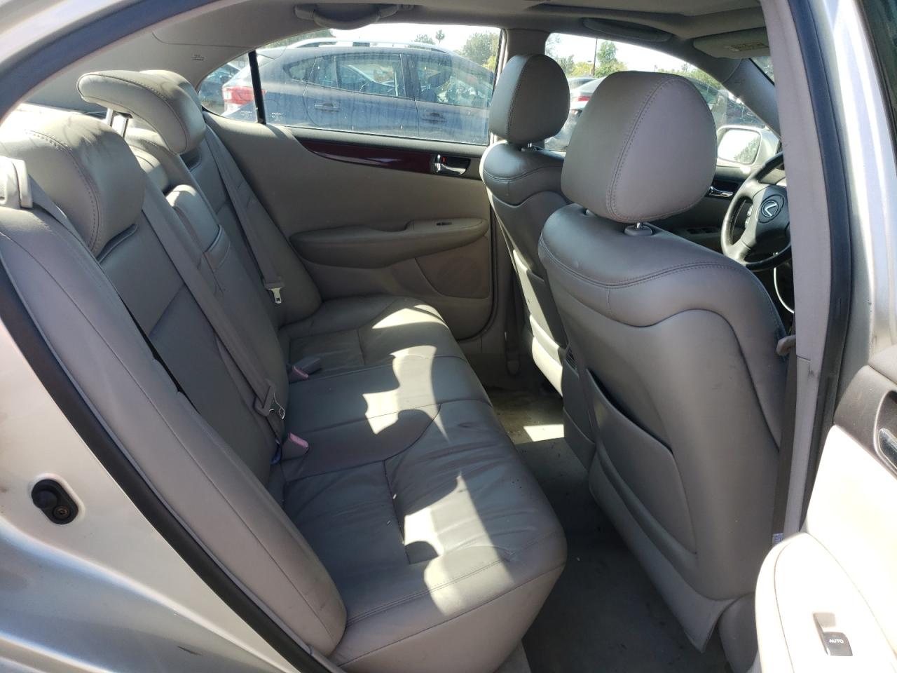 Photo 6 from auction – 2004 LEXUS ES 330 with VIN JTHBA30G345043243