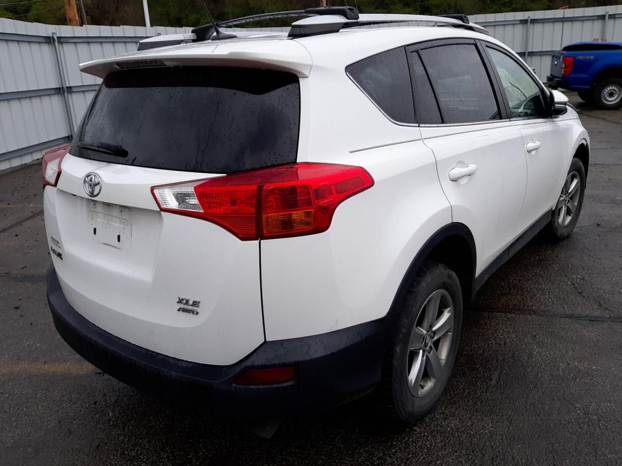 Photo 4 from auction – 2015 TOYOTA RAV4 XLE with VIN 2T3RFREVXFW317836