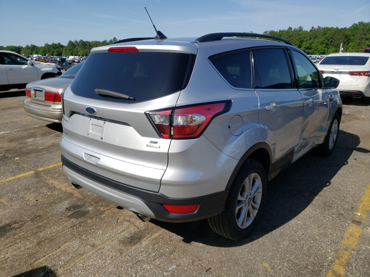 Photo 4 from auction – 2018 FORD ESCAPE SE with VIN 1FMCU0GD7JUC58516