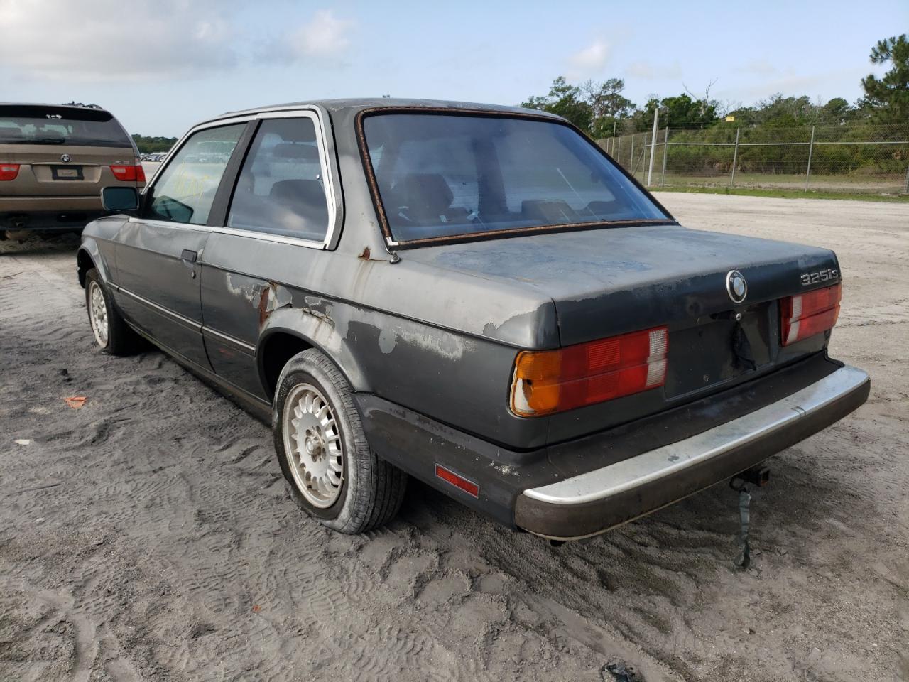 Photo 3 from auction – 1987 BMW 325 IS with VIN WBAAA1302H2321537