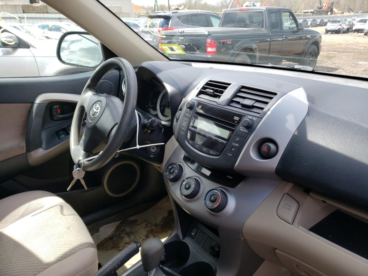 Photo 9 from auction – 2006 TOYOTA RAV4 with VIN JTMBD35V565017956