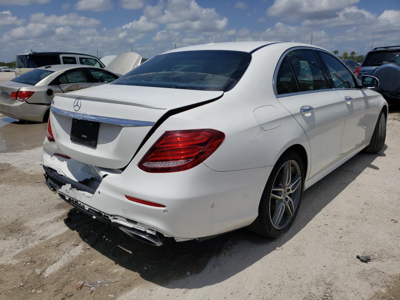Photo 4 from auction – 2018 MERCEDES-BENZ E 300 with VIN WDDZF4JB3JA313509