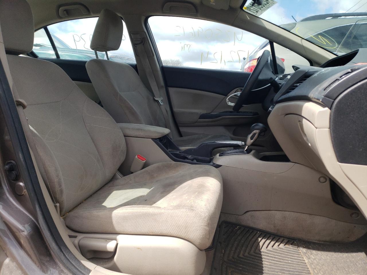 Photo 5 from auction – 2012 HONDA CIVIC LX with VIN 19XFB2F56CE027394