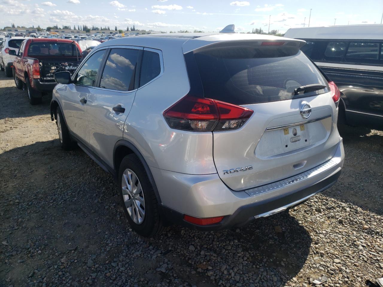 Photo 3 from auction – 2018 NISSAN ROGUE S with VIN KNMAT2MT1JP513990