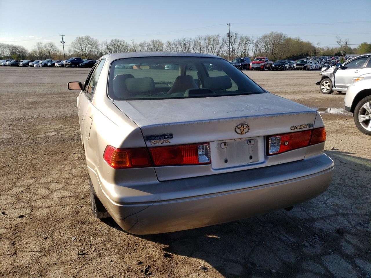 Photo 9 from auction – 2000 TOYOTA CAMRY CE with VIN 4T1BG28K7YU737427