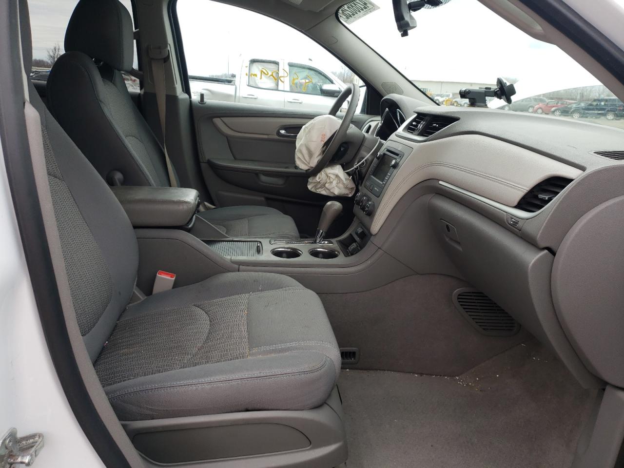 Photo 5 from auction – 2016 CHEVROLET TRAVERSE L with VIN 1GNKRFED8GJ161835