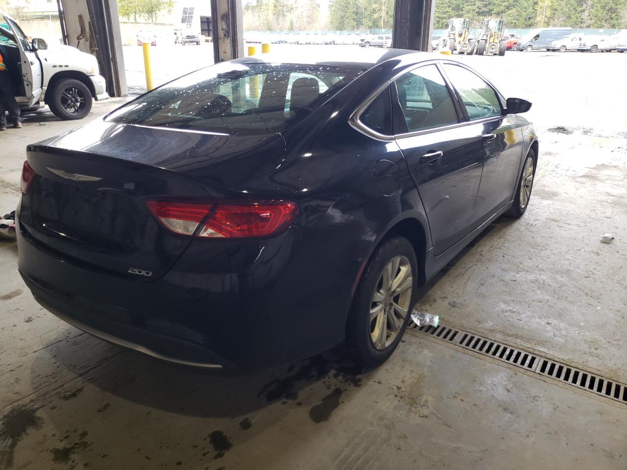 Photo 4 from auction – 2015 CHRYSLER 200 LIMITE with VIN 1C3CCCAB2FN654844