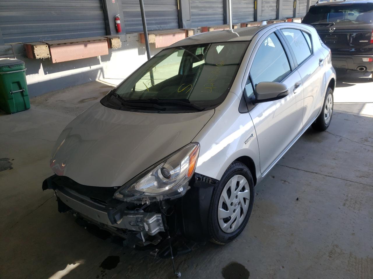 Photo 2 from auction – 2016 TOYOTA PRIUS C with VIN JTDKDTB36G1590683