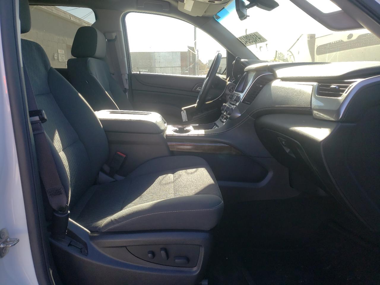 Photo 5 from auction – 2016 CHEVROLET TAHOE C150 with VIN 1GNSCAKC0GR397073