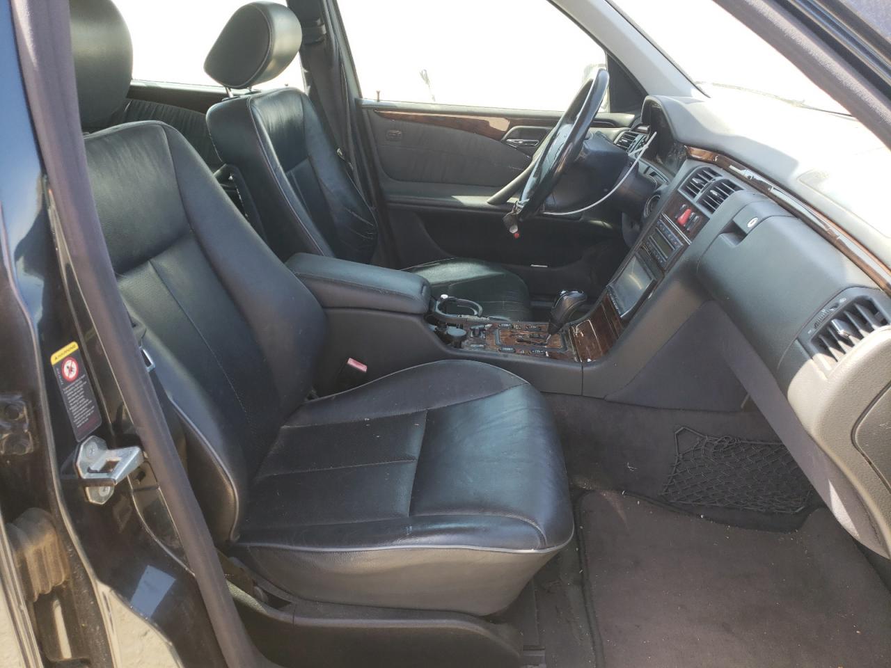 Photo 5 from auction – 2001 MERCEDES-BENZ E 320 with VIN WDBJF65J61B276999