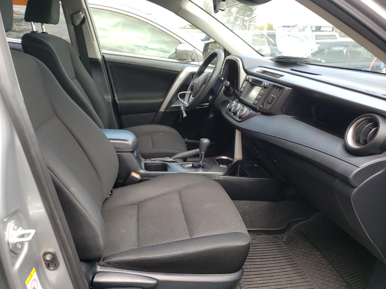 Photo 5 from auction – 2018 TOYOTA RAV4 LE with VIN JTMBFREV5JJ220813