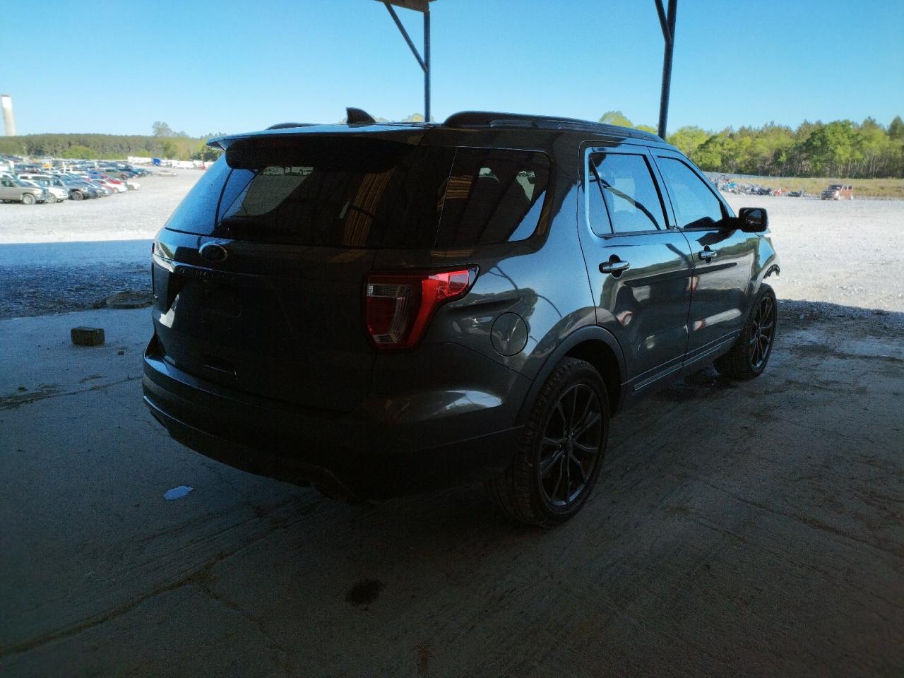 Photo 4 from auction – 2017 FORD EXPLORER X with VIN 1FM5K7D8XHGE07833