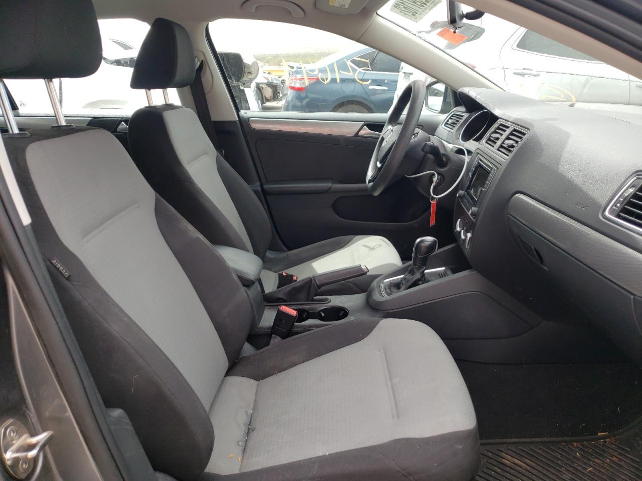 Photo 5 from auction – 2017 VOLKSWAGEN JETTA S with VIN 3VW2B7AJ4HM248745