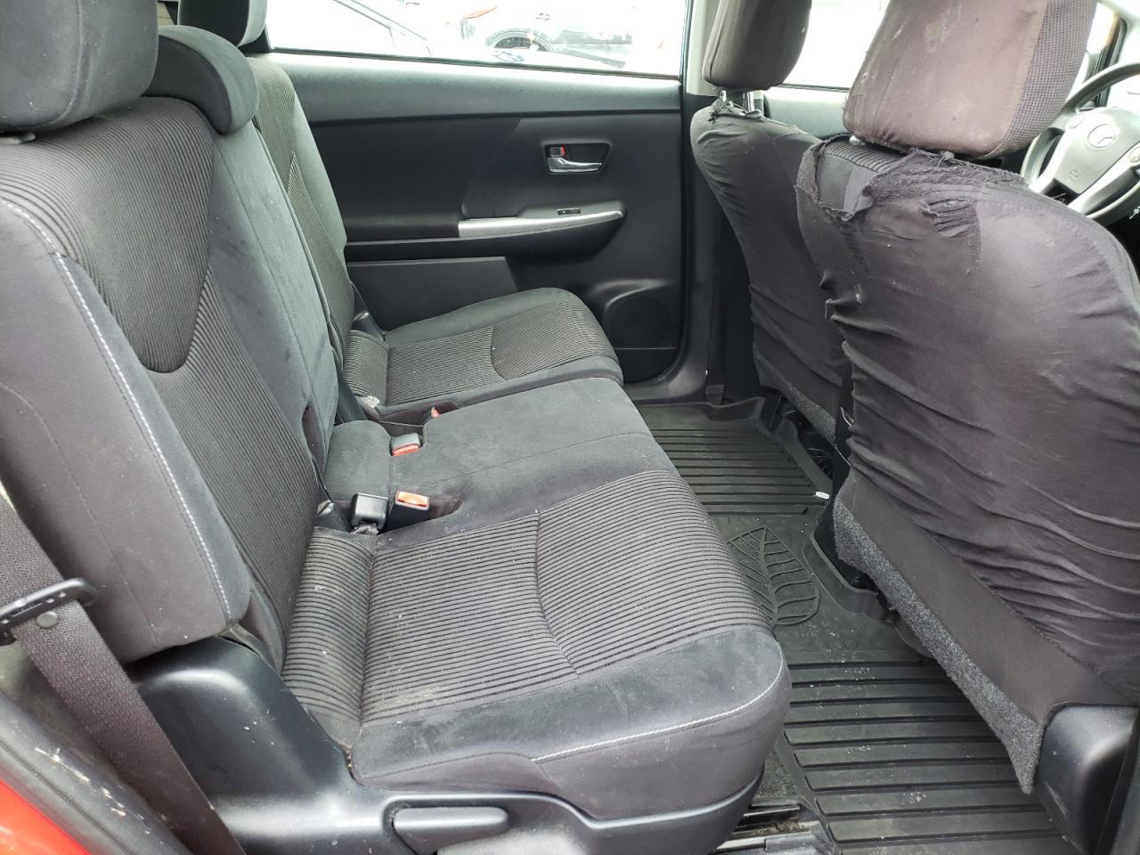 Photo 6 from auction – 2016 TOYOTA PRIUS V with VIN JTDZN3EU1GJ047323