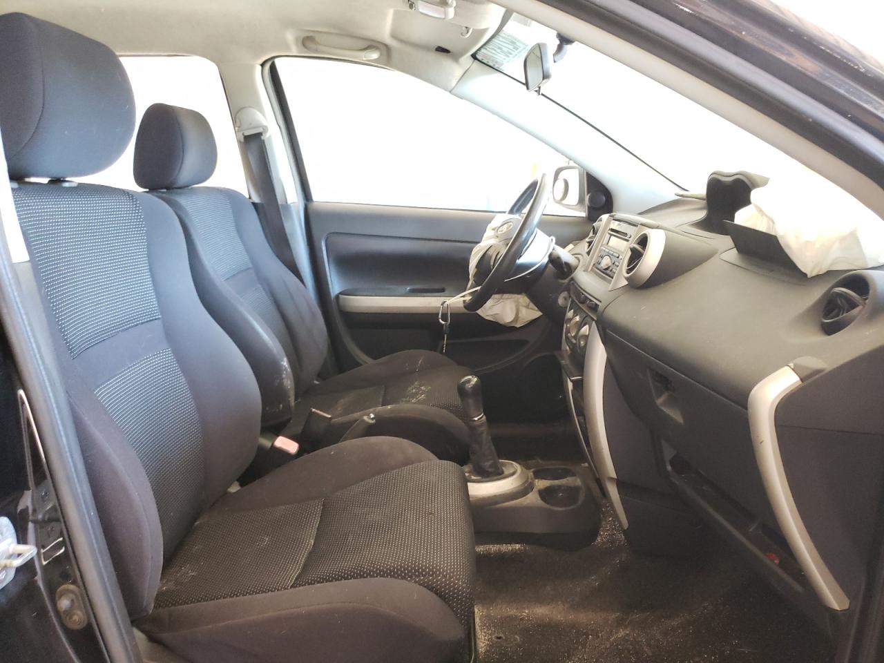 Photo 5 from auction – 2004 TOYOTA SCION XA with VIN JTKKT624X40075757
