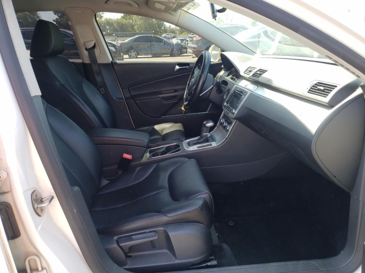 Photo 5 from auction – 2010 VOLKSWAGEN PASSAT KOM with VIN WVWJM7ANXAE090872