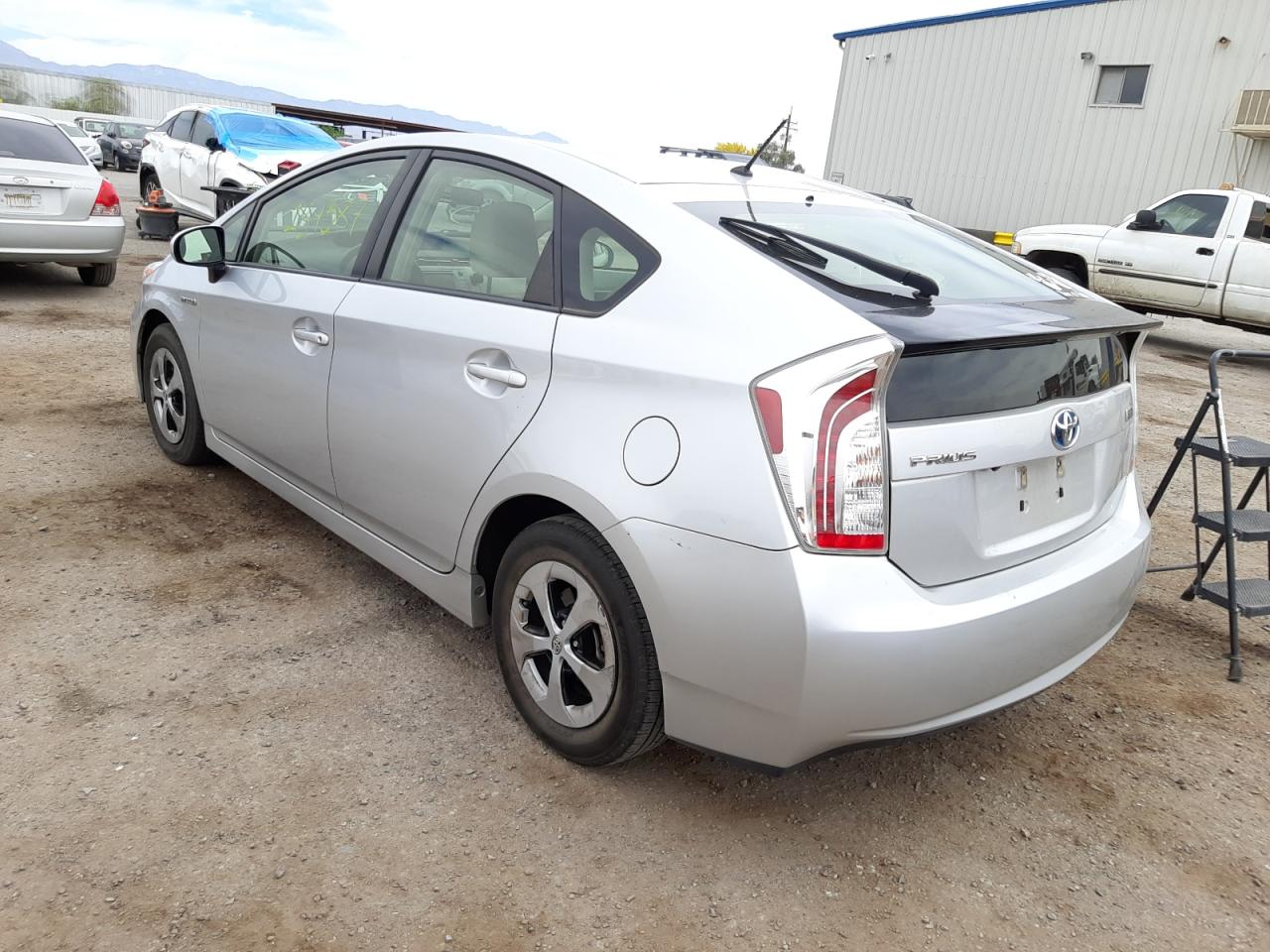 Photo 3 from auction – 2013 TOYOTA PRIUS with VIN JTDKN3DU7D5573432