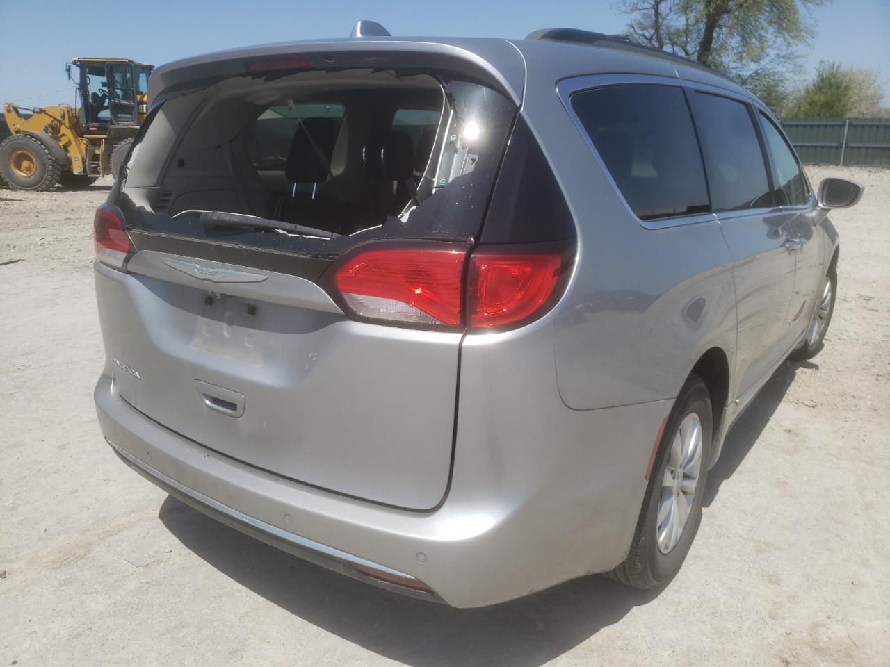 Photo 4 from auction – 2017 CHRYSLER PACIFICA T with VIN 2C4RC1BG3HR532746