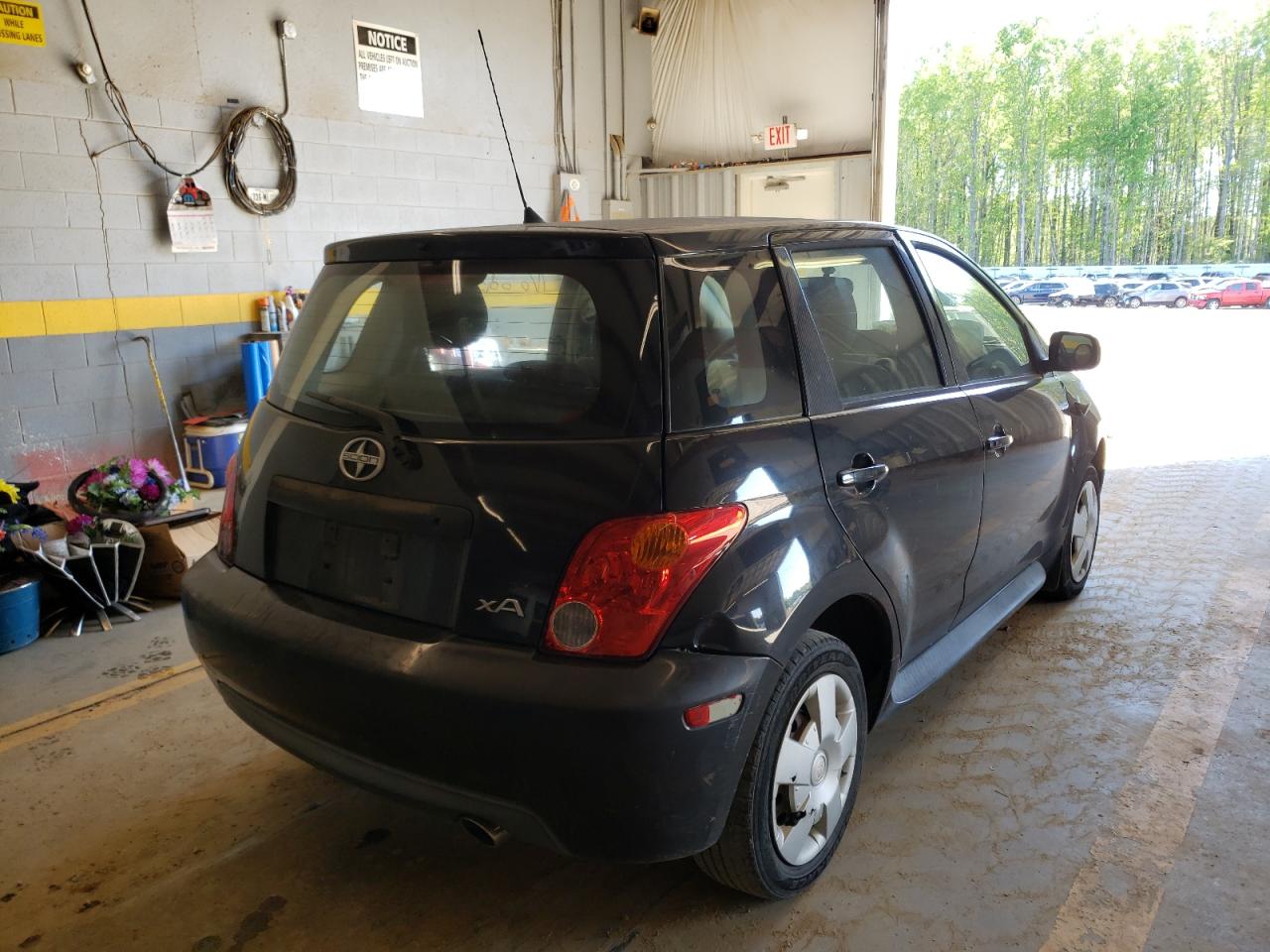 Photo 4 from auction – 2004 TOYOTA SCION XA with VIN JTKKT624X40075757