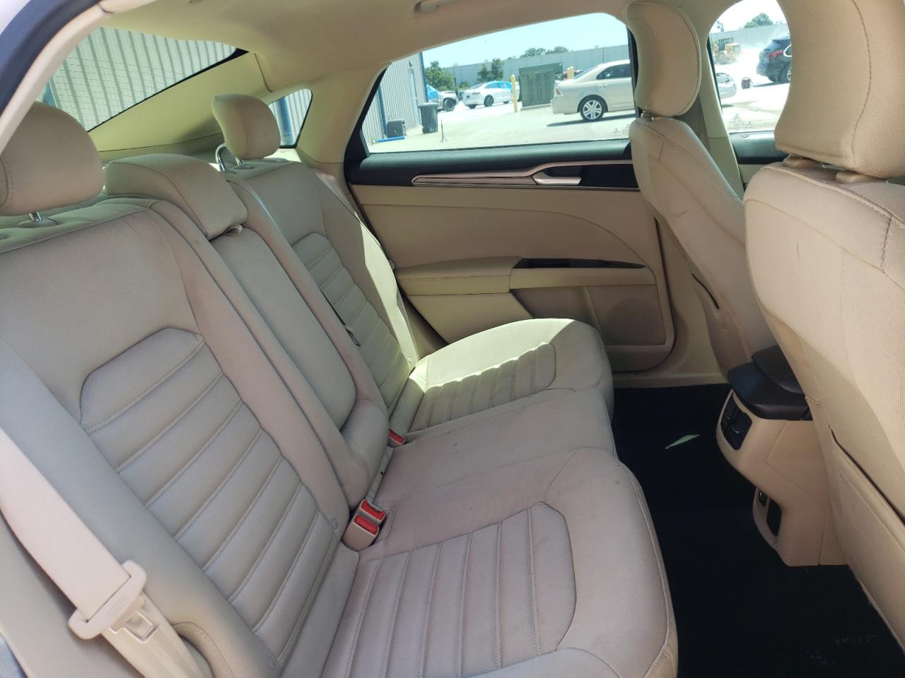 Photo 6 from auction – 2016 FORD FUSION SE with VIN 3FA6P0LU1GR275428