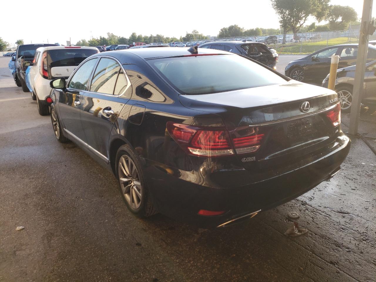 Photo 3 from auction – 2015 LEXUS LS 460 with VIN JTHCL5EF3F5025368