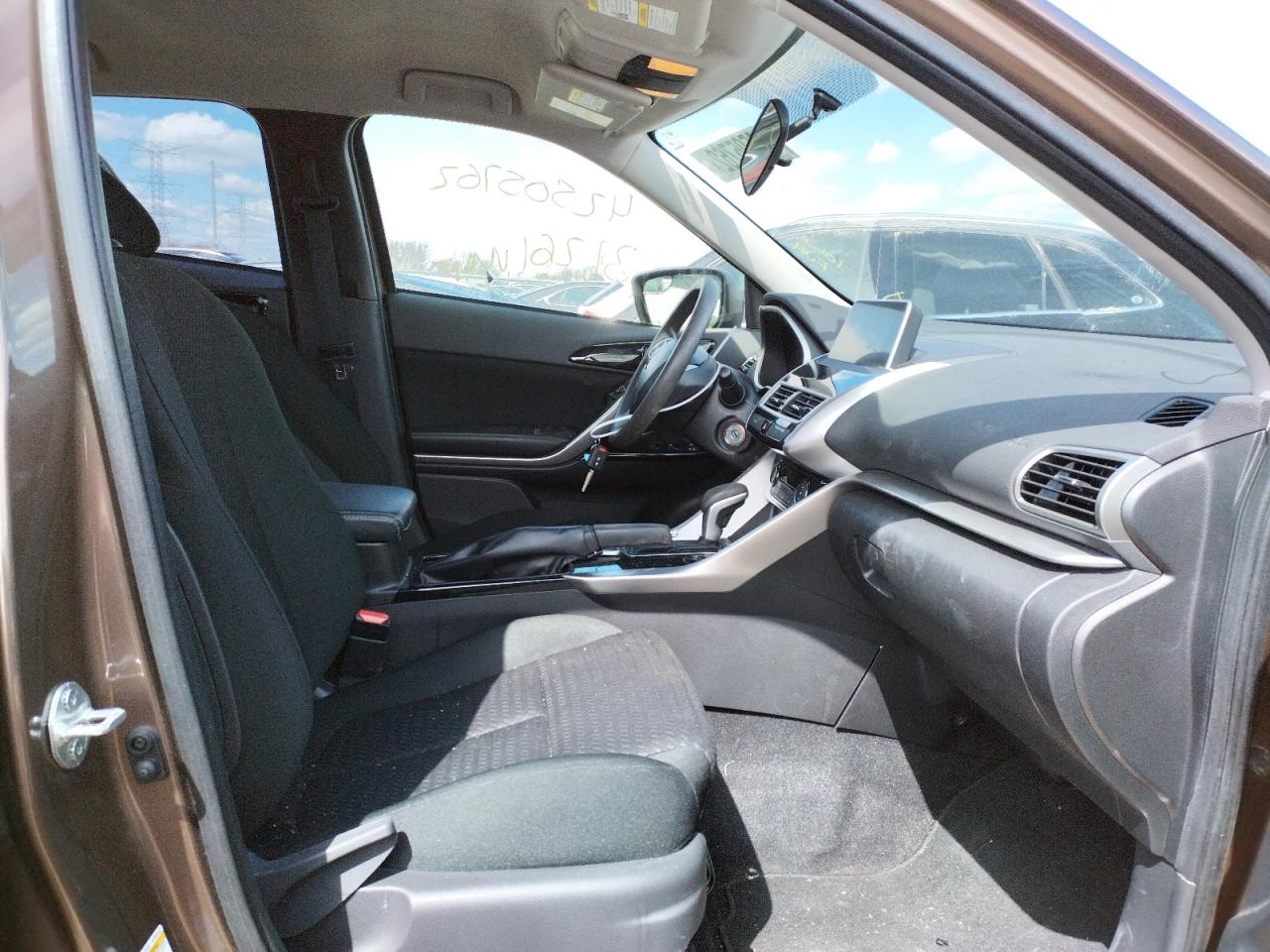 Photo 5 from auction – 2020 MITSUBISHI ECLIPSE CR with VIN JA4AS4AA9LZ037491