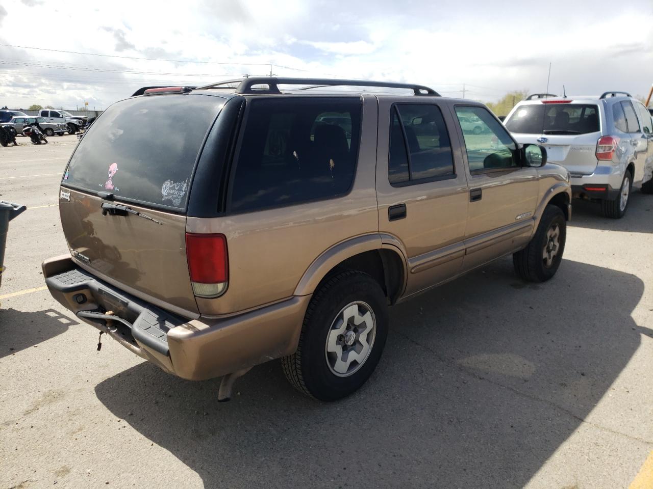 Photo 4 from auction – 2004 CHEVROLET BLAZER with VIN 1GNDT13X34K164853