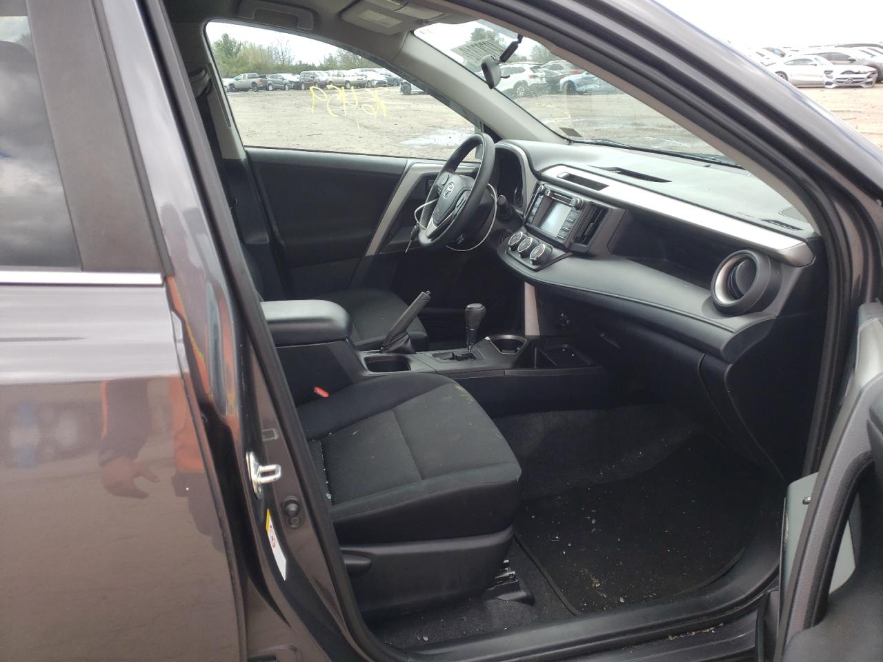 Photo 5 from auction – 2016 TOYOTA RAV4 LE with VIN 2T3BFREV2GW413365