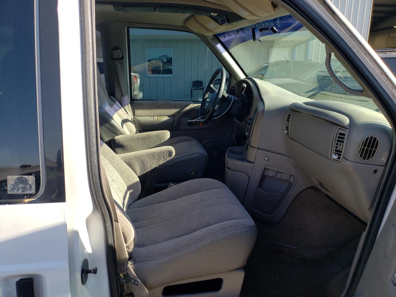 Photo 5 from auction – 1999 CHEVROLET ASTRO with VIN 1GNDM19W6XB197250