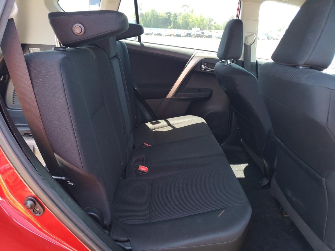 Photo 6 from auction – 2015 TOYOTA RAV4 LE with VIN 2T3ZFREV4FW163897