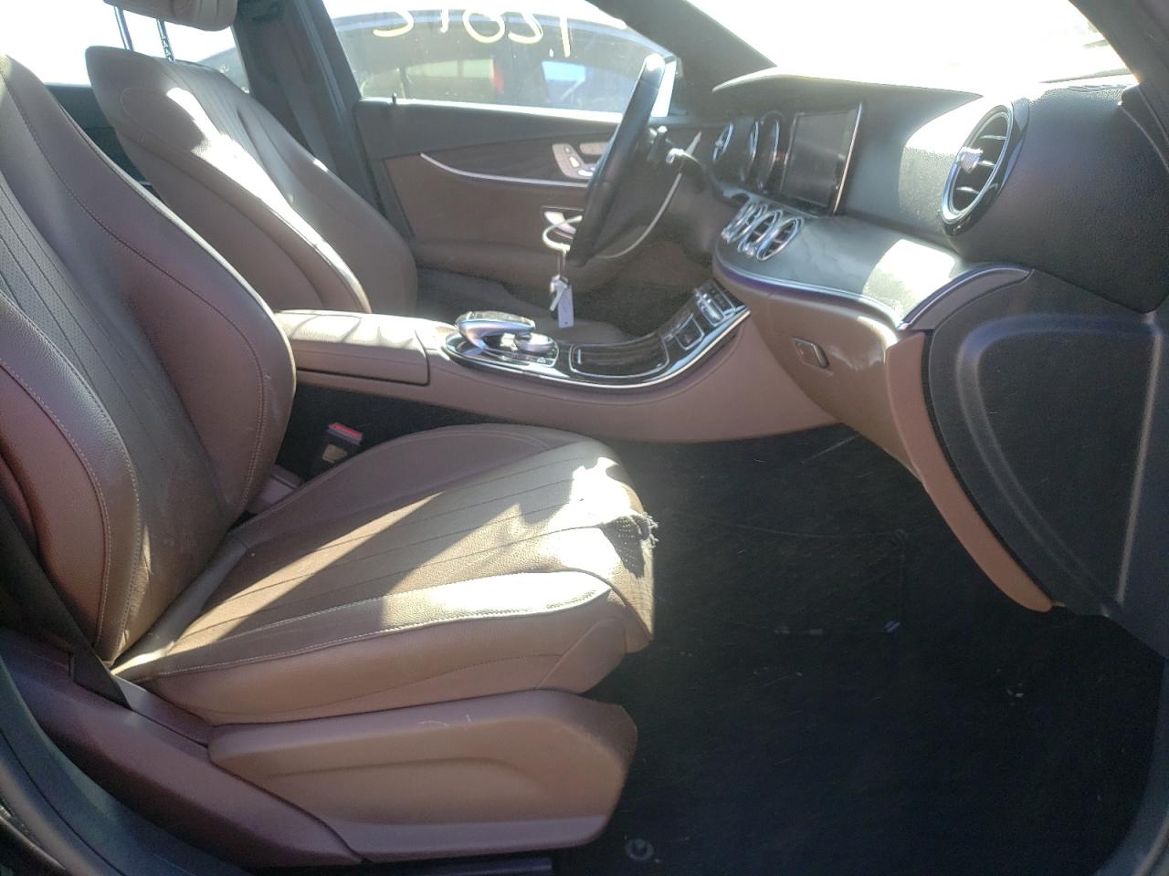 Photo 5 from auction – 2017 MERCEDES-BENZ E 300 with VIN WDDZF4JB8HA204327