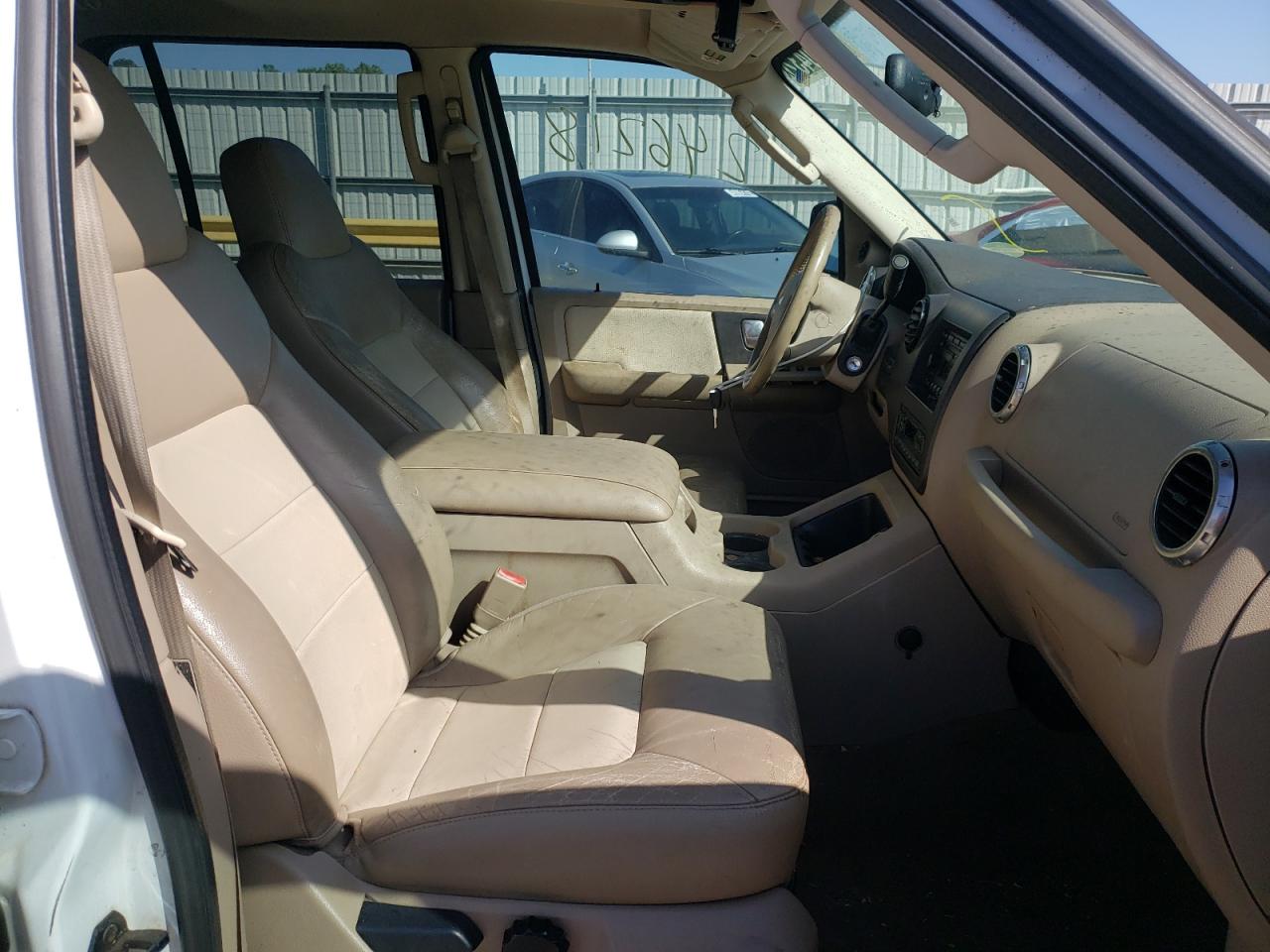 Photo 5 from auction – 2003 FORD EXPEDITION with VIN 1FMPU17L33LC60710
