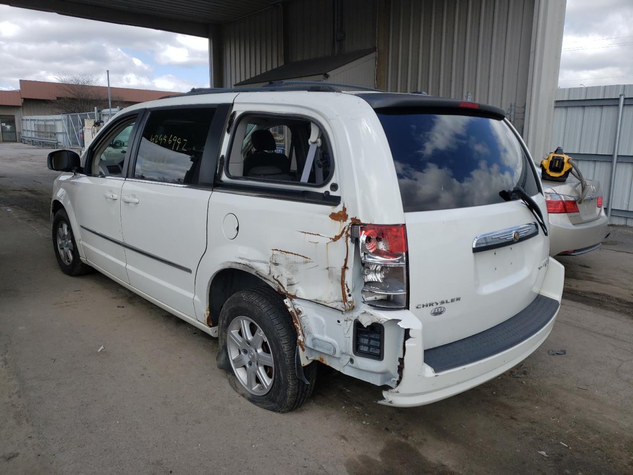 Photo 3 from auction – 2010 CHRYSLER TOWN & COU with VIN 2A4RR5D14AR164396