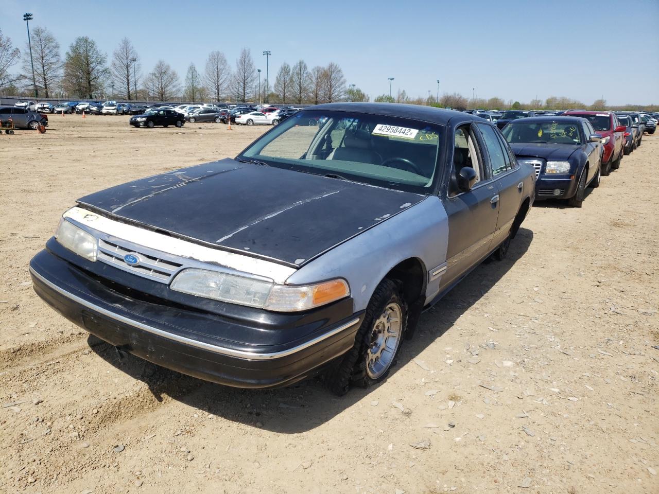 Photo 2 from auction – 1997 FORD CROWN VICT with VIN 2FALP74W5VX147378