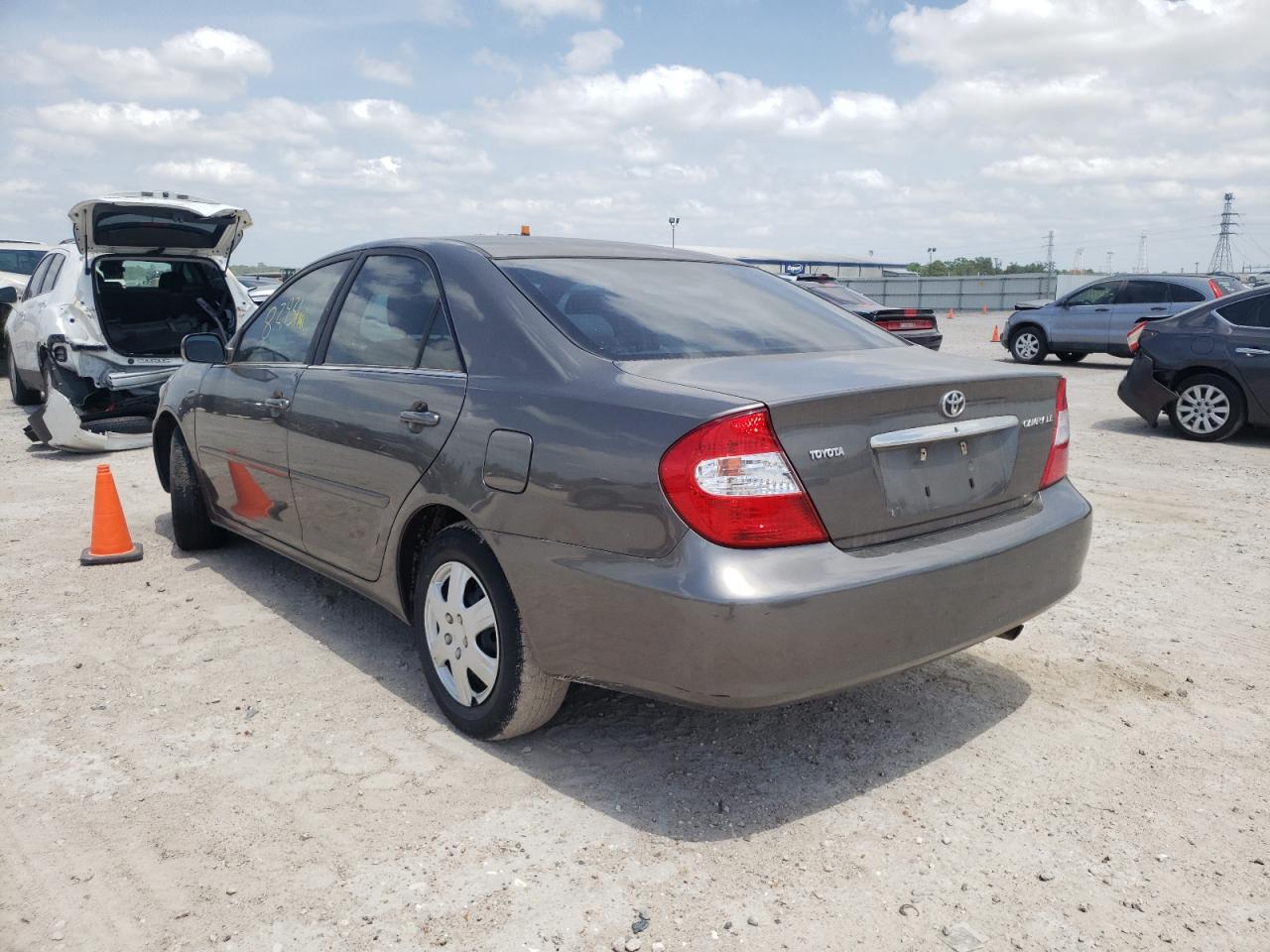 Photo 3 from auction – 2004 TOYOTA CAMRY LE with VIN 4T1BE32K14U927612