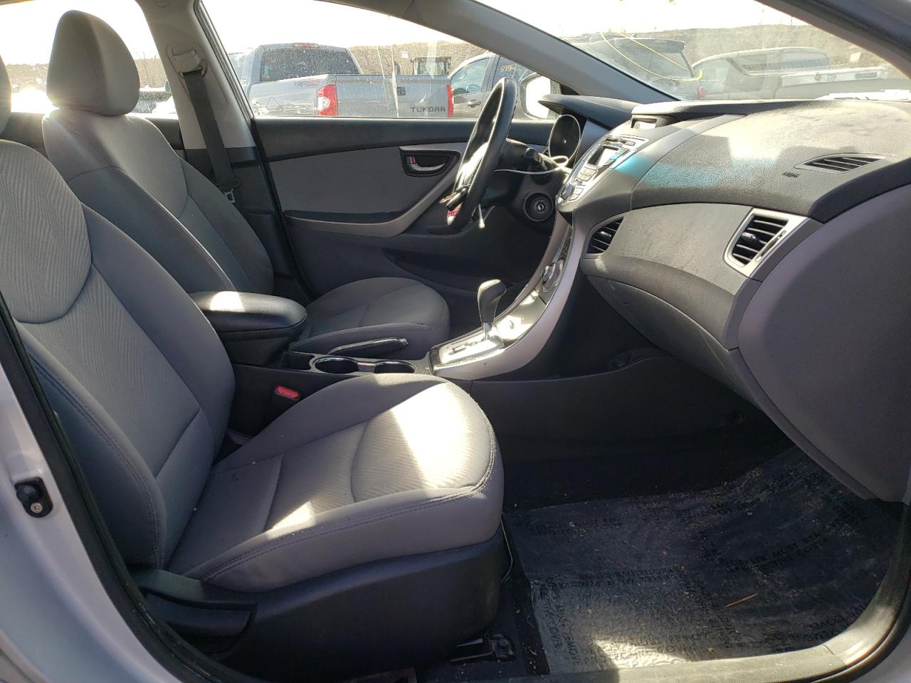 Photo 5 from auction – 2011 HYUNDAI ELANTRA GL with VIN 5NPDH4AE2BH027086