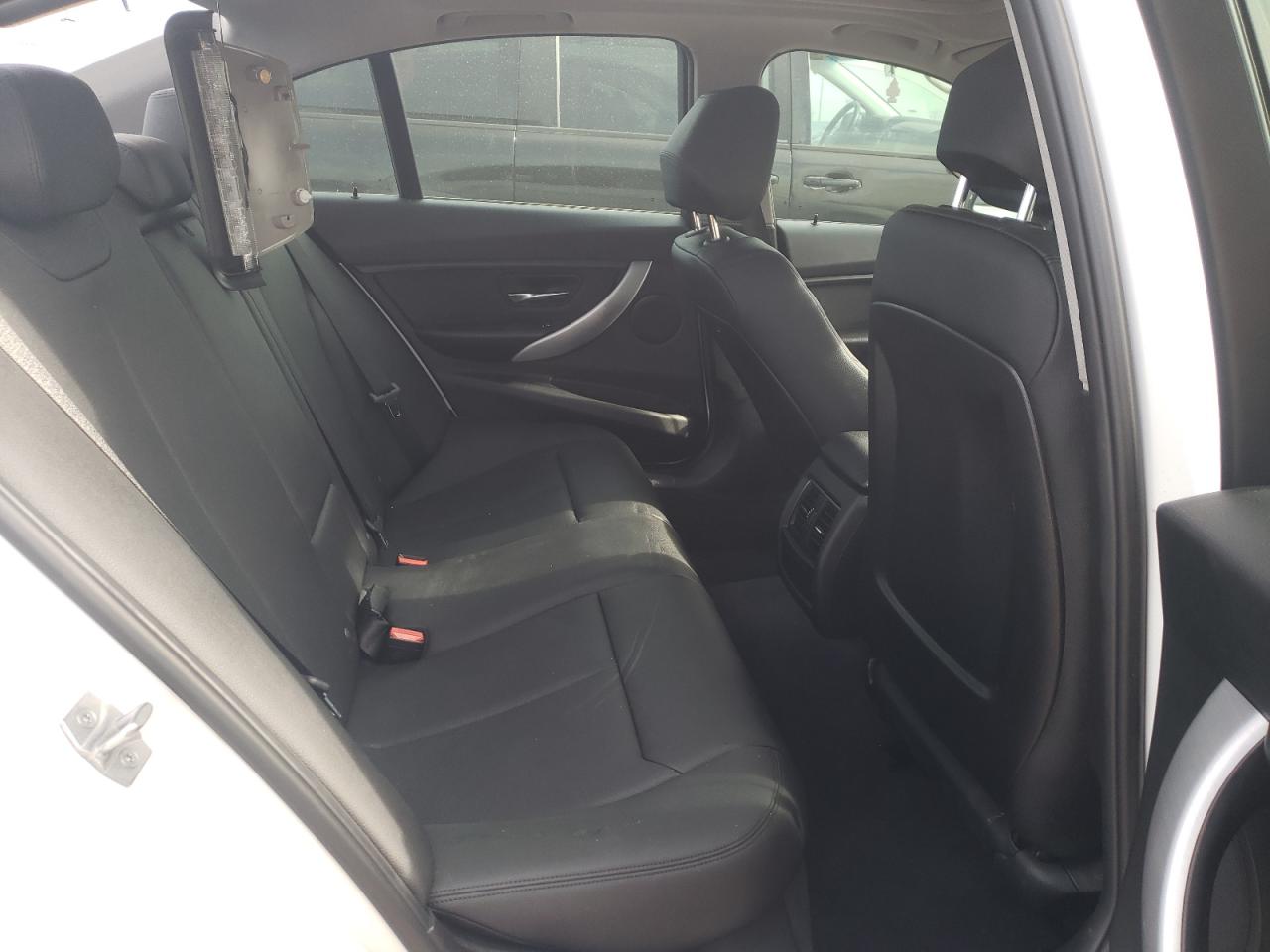 Photo 6 from auction – 2017 BMW 320 XI with VIN WBA8E5G52HNU42079