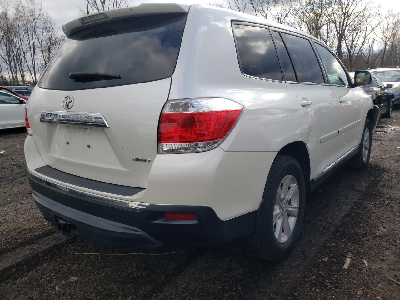 Photo 4 from auction – 2013 TOYOTA HIGHLANDER with VIN 5TDBK3EH8DS215700