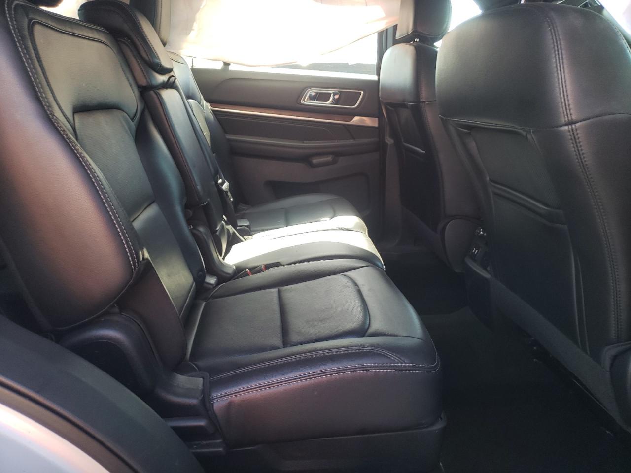 Photo 6 from auction – 2017 FORD EXPLORER L with VIN 1FM5K7F86HGC68846