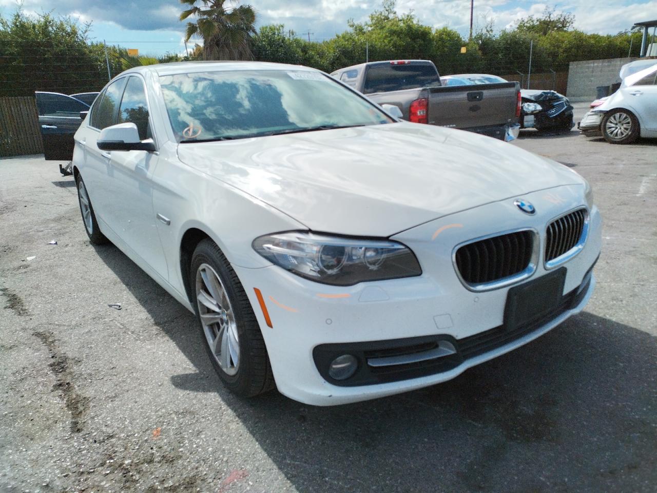 BMW 528 I 2016 with VIN WBA5A5C58GG352362 - Photo from auction
