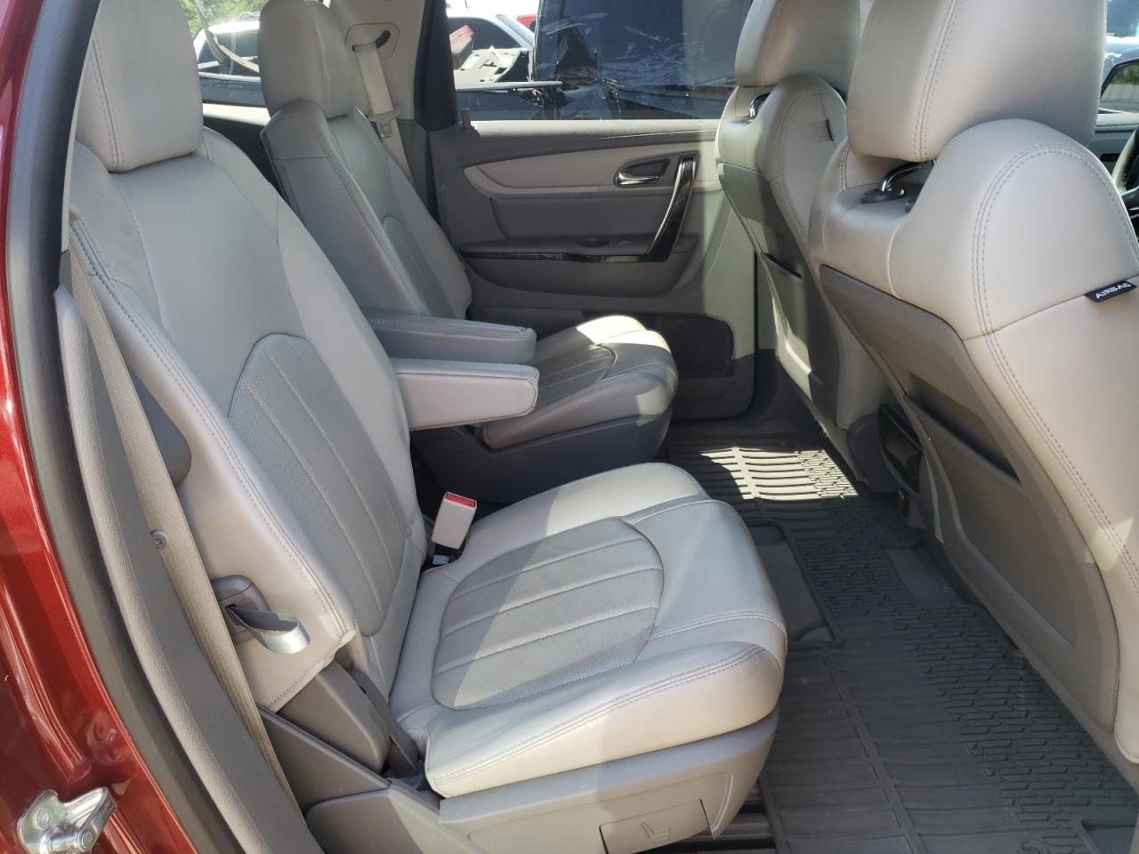Photo 6 from auction – 2016 CHEVROLET TRAVERSE L with VIN 1GNKRJKDXGJ299450
