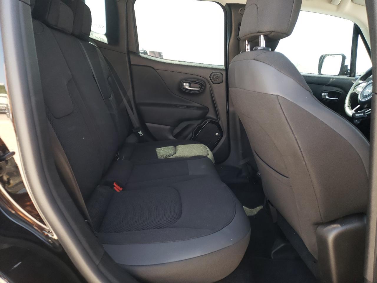 Photo 6 from auction – 2018 JEEP RENEGADE L with VIN ZACCJBBB0JPH78699