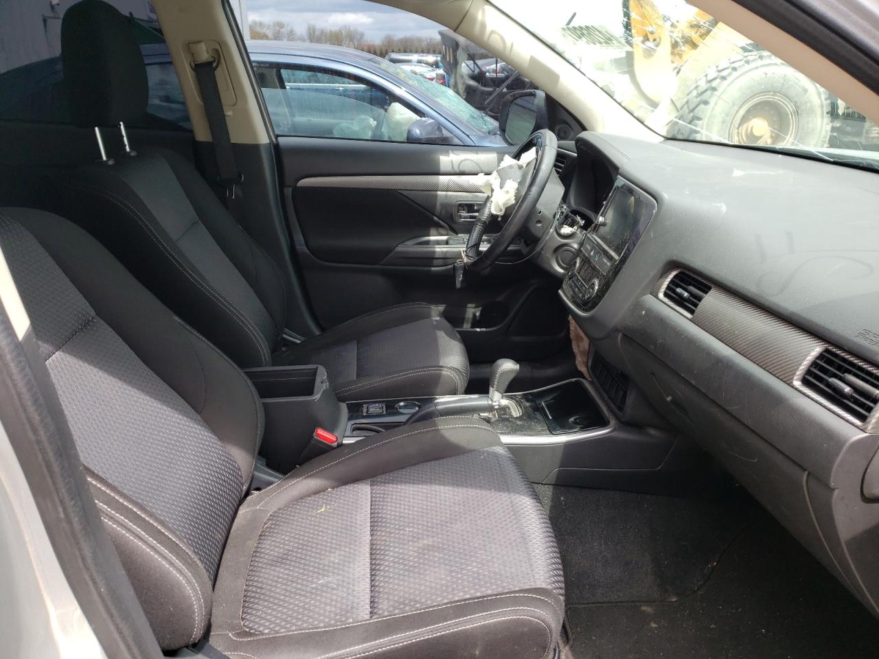 Photo 5 from auction – 2018 MITSUBISHI OUTLANDER with VIN JA4AD3A32JZ011768