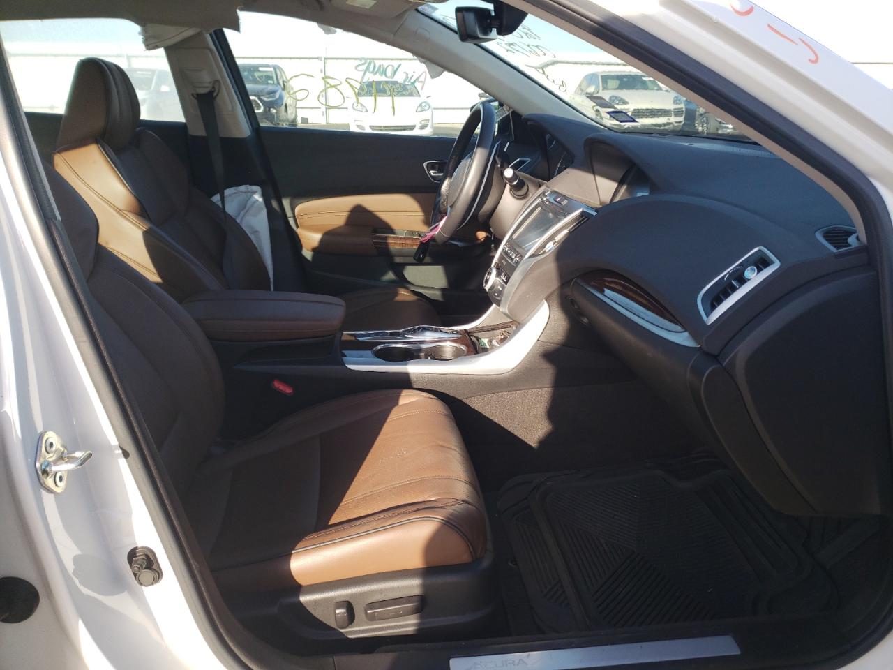 Photo 5 from auction – 2020 ACURA TLX TECHNO with VIN 19UUB2F40LA006172