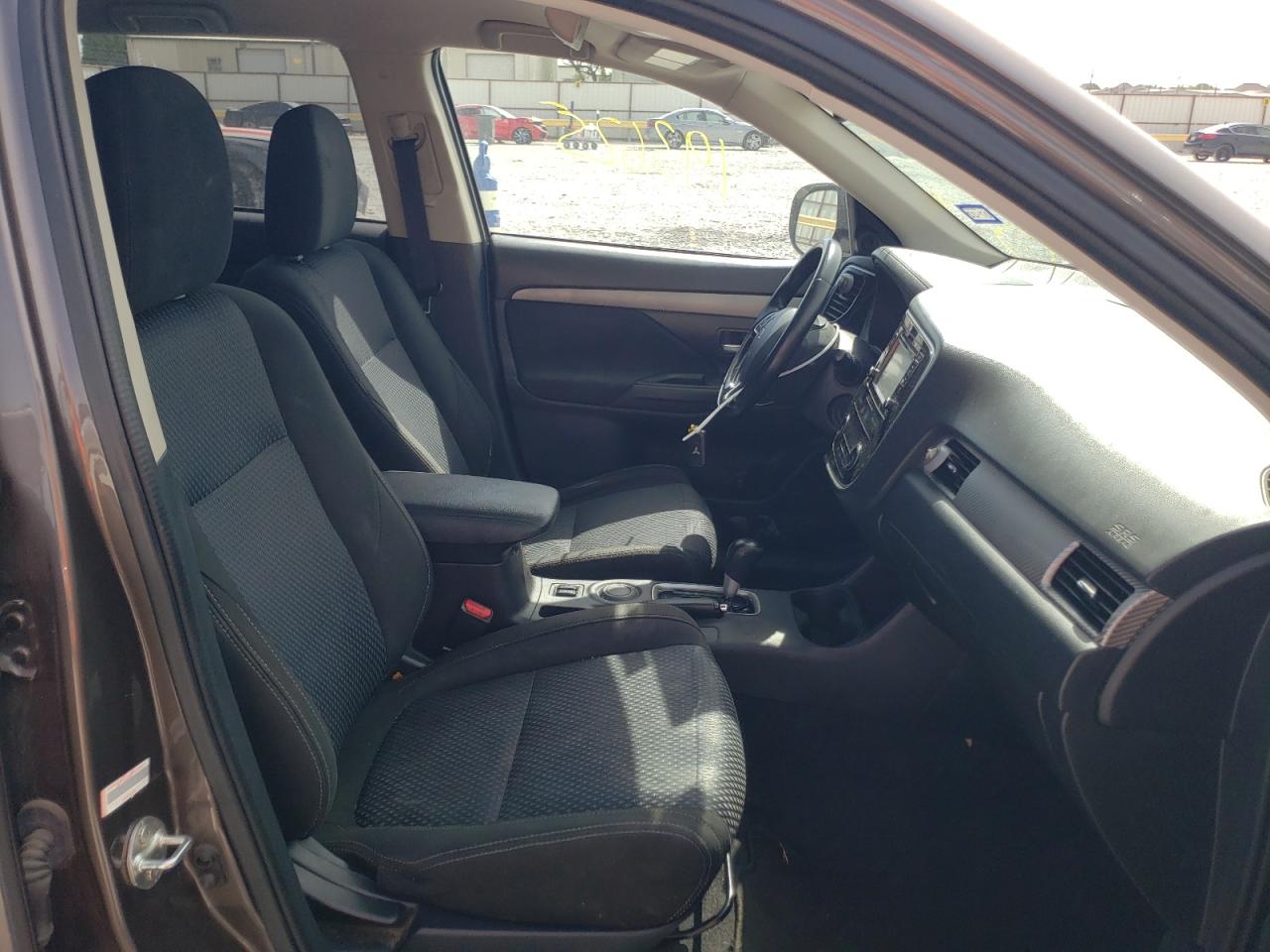 Photo 5 from auction – 2016 MITSUBISHI OUTLANDER with VIN JA4AD3A35GZ019131
