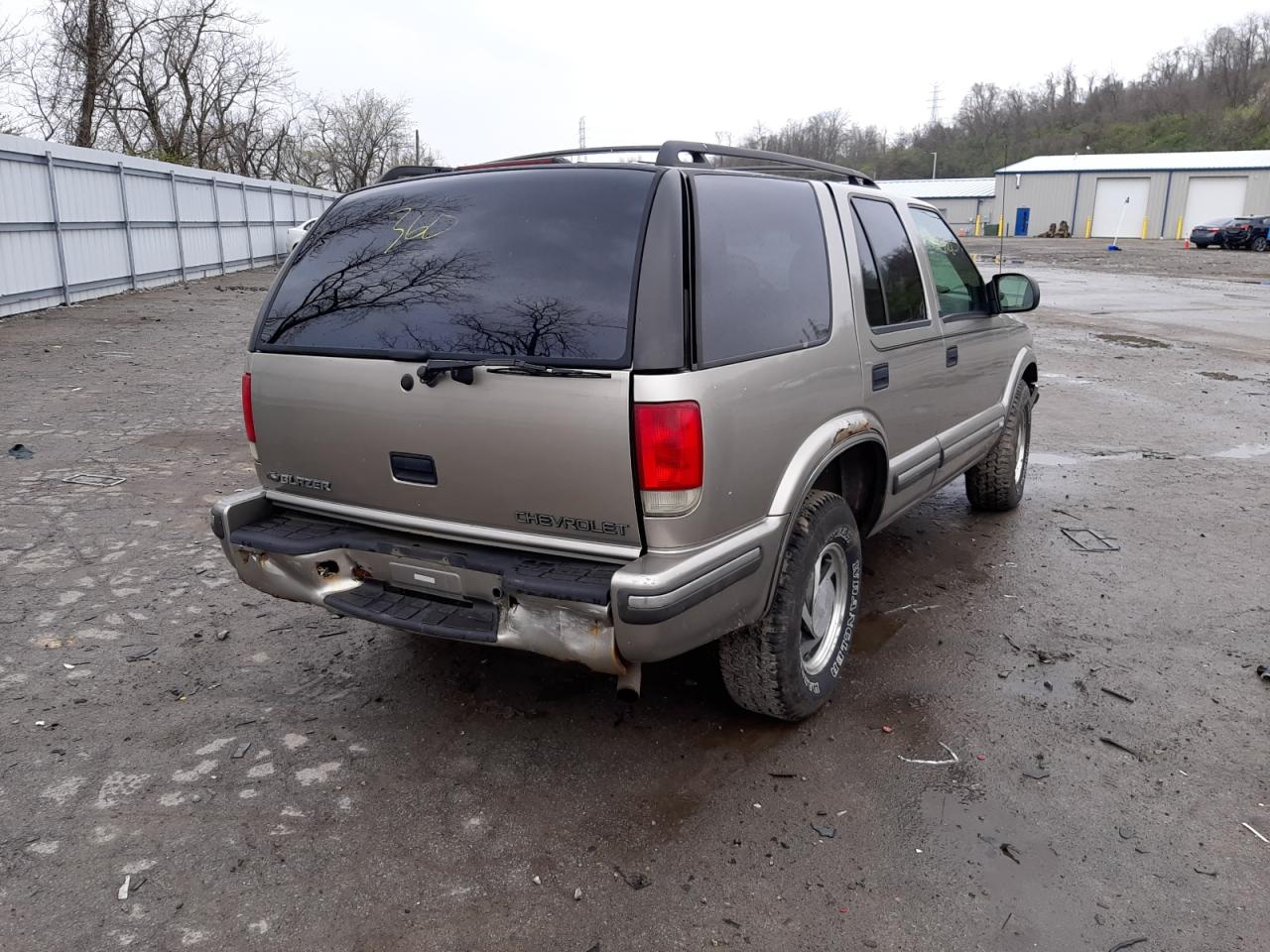 Photo 4 from auction – 1999 CHEVROLET BLAZER with VIN 1GNDT13W2X2170865