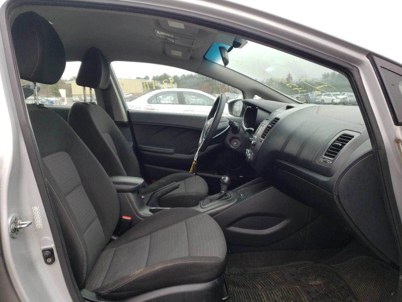 Photo 5 from auction – 2016 KIA FORTE LX with VIN KNAFX4A61G5551578