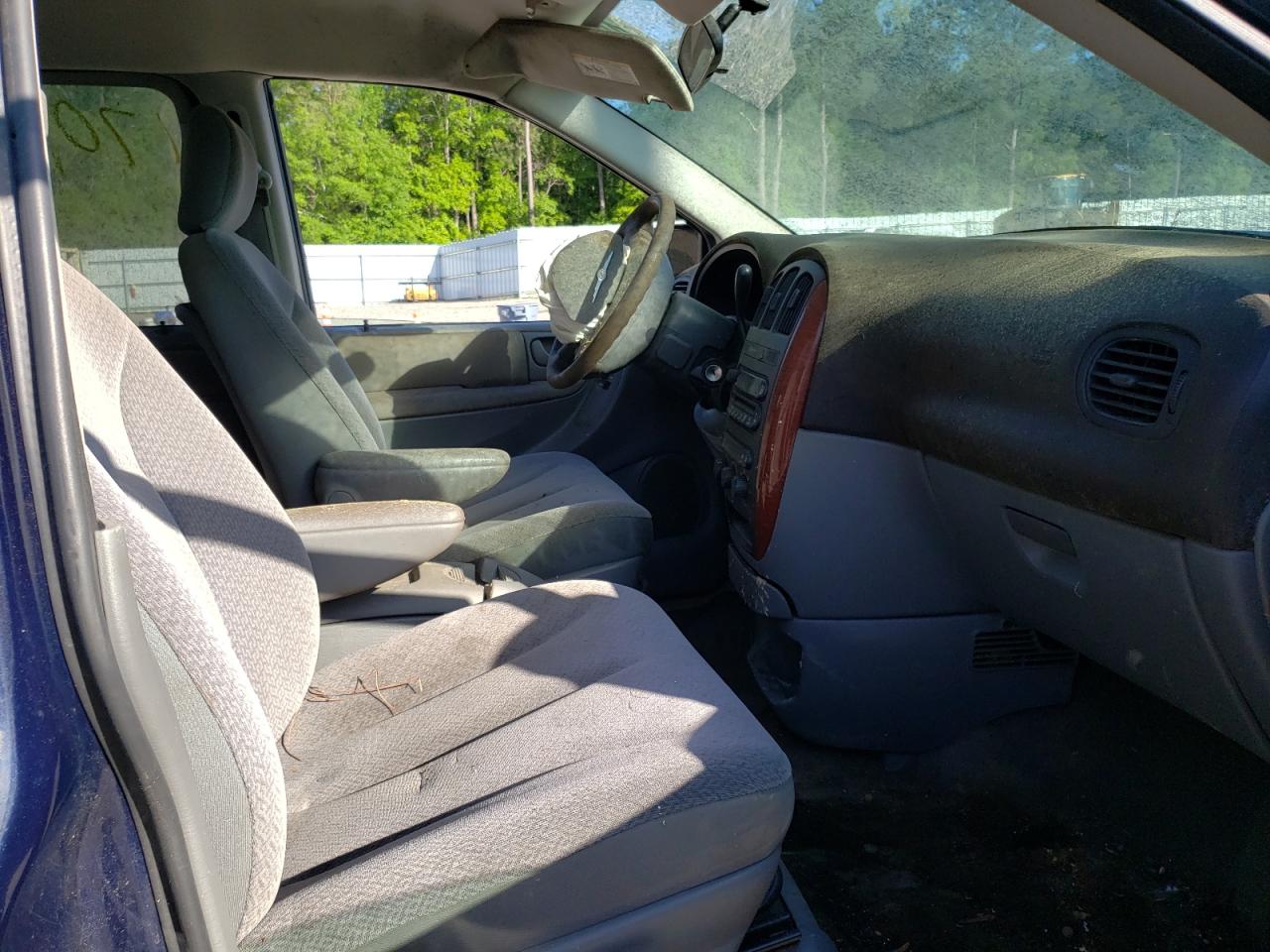 Photo 5 from auction – 2006 CHRYSLER TOWN AND C with VIN 1A4GP45RX6B595049