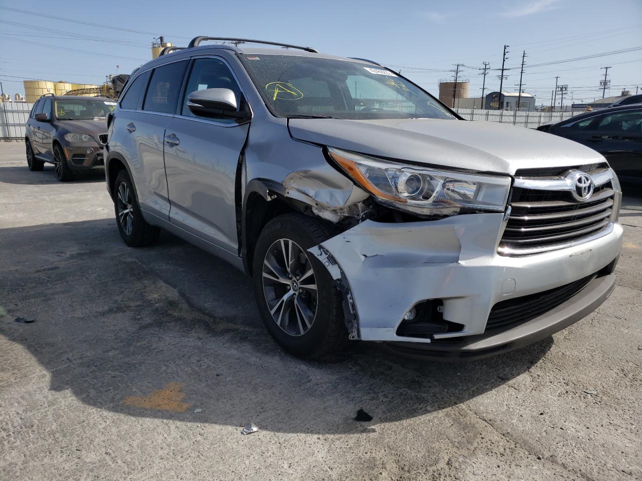 TOYOTA HIGHLANDER 2016 with VIN 5TDKKRFHXGS158776 - Photo from auction