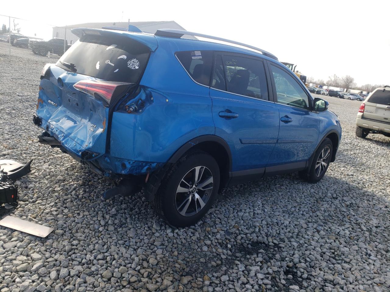 Photo 4 from auction – 2017 TOYOTA RAV4 XLE with VIN 2T3RFREV0HW624578